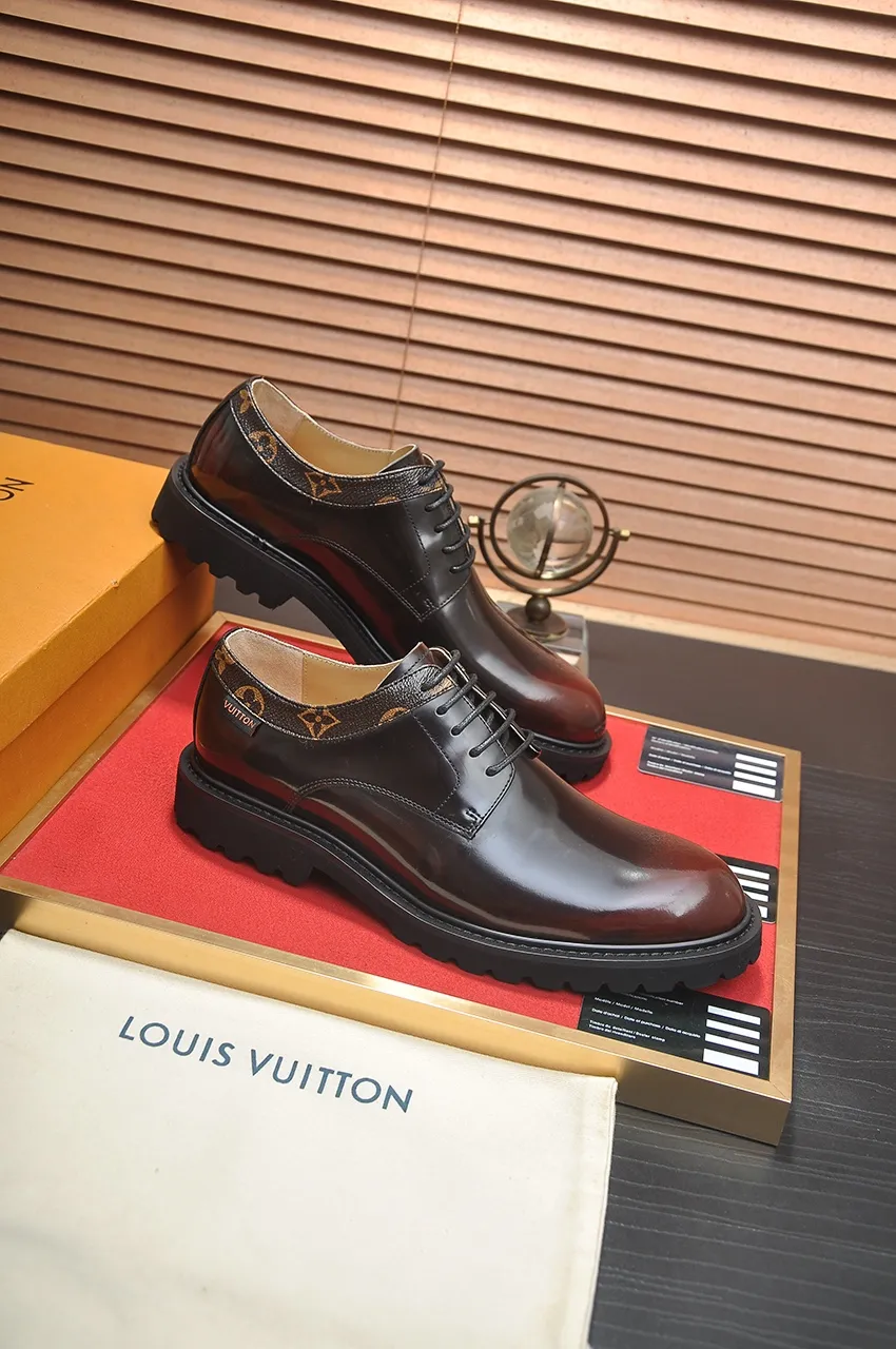 Men's men's shoes 💰560💶 [LV] (original single cowhide lining) 🍀LV's latest genuine leather business suit shoes are launched simultaneously on the official website. The first-layer cowhide imported from Italy is made of heavy gold, 💥1:1 rubber outsole from the official website. Versatile to wear, high-end without losing class, and the color combination is extraordinary. This four-season style is alluring when worn on your feet, showing off your big-name flair. Standard code 38-44 (45 customized)